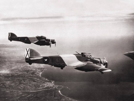 Bombarderos Savoia S-79 sobrevolando Tarragona (1937)