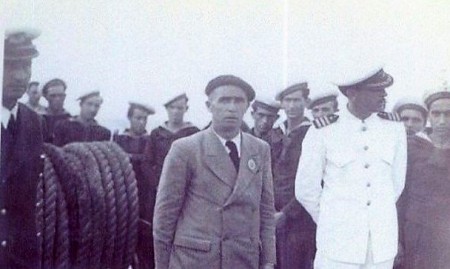 En el centro Bruno Alonso, Comisario General de la Flota desde diciembre de 1936. Foto tomada en el crucero &quot;Libertad&quot;