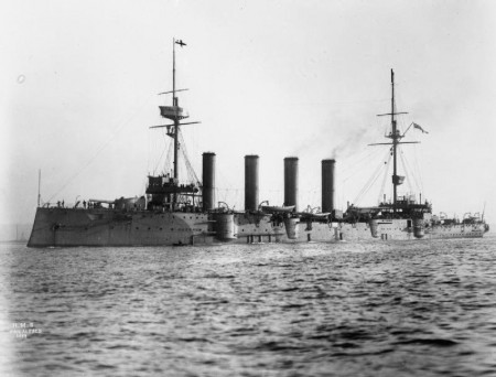 HMS KING ALFRED el chimeneas.jpg